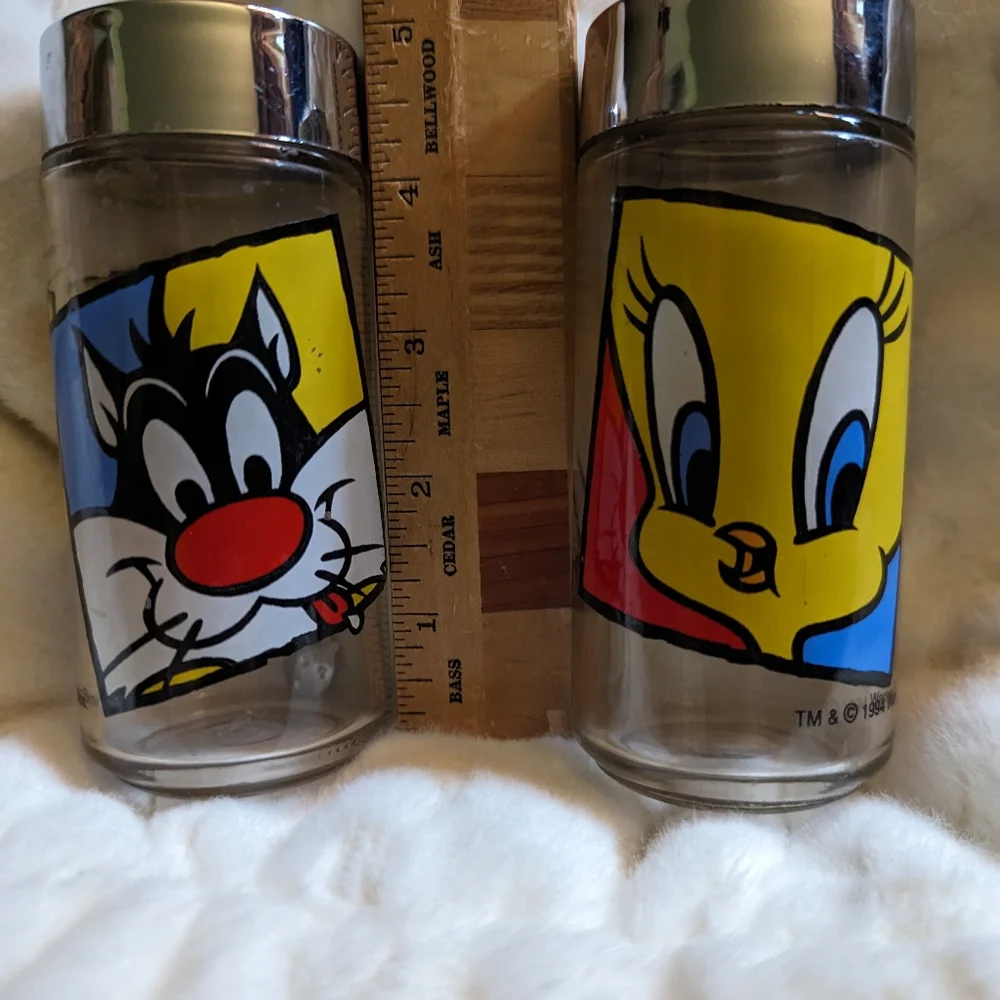 Vintage Tweety and Sylvester salt and pepper.